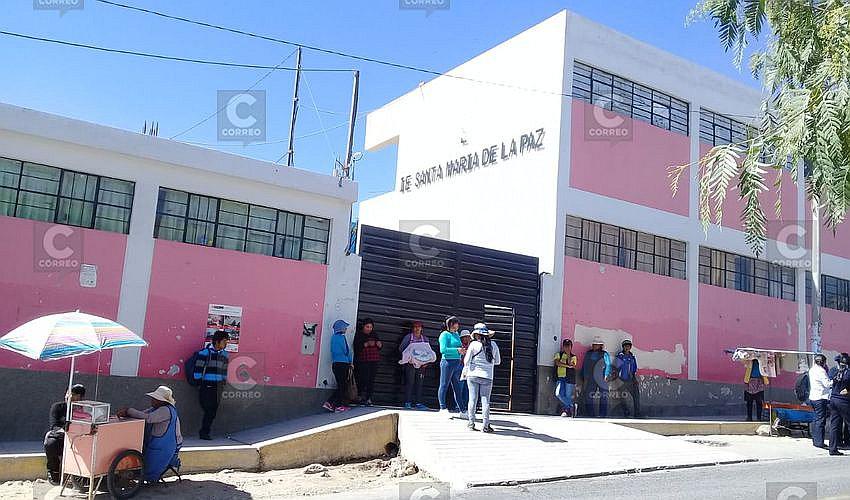 Docente es acusado de agredir a 18 estudiantes 