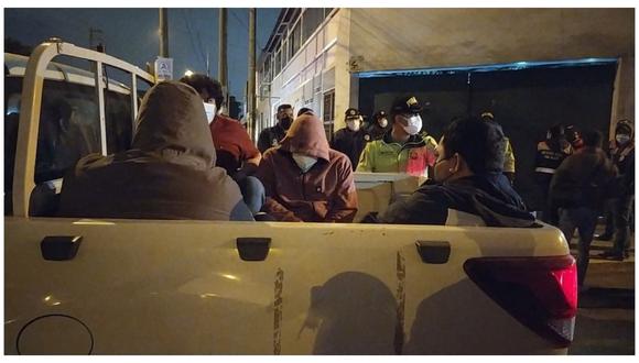 Durante operativo ejecutado por la Municipalidad Provincial de Trujillo en conjunto con la Policía Nacional del Perú encontraron a ciudadanos libando licor en pleno horario de toque de queda.