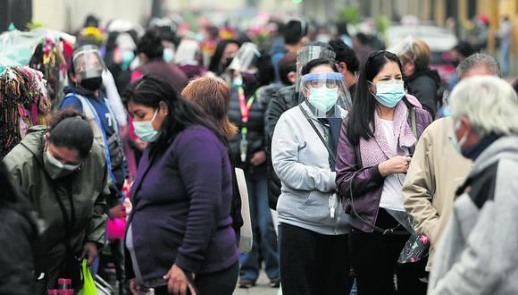 El Colegio Médico del Perú sostiene que Perú debe llegar con más del 60% de personas vacunadas al mes de octubre, pues para dicha fecha se prevé una situación epidémica crítica.