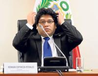 Dictan orden de captura contra congresista Rennán Espinoza