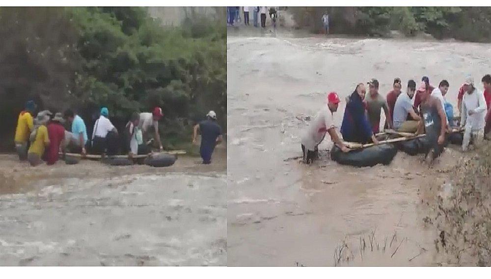 Ocoña: Pasajeros arriesgan su vida cruzando río en balsas tras huaico en Arequipa (VIDEO)