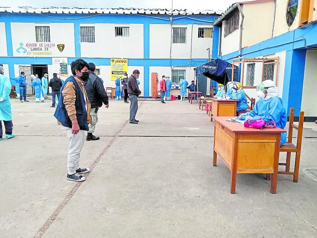 Personal de salud procedió con la desinfección de los ambientes y realizó sesiones demostrativas sobre el correcto lavado de manos.