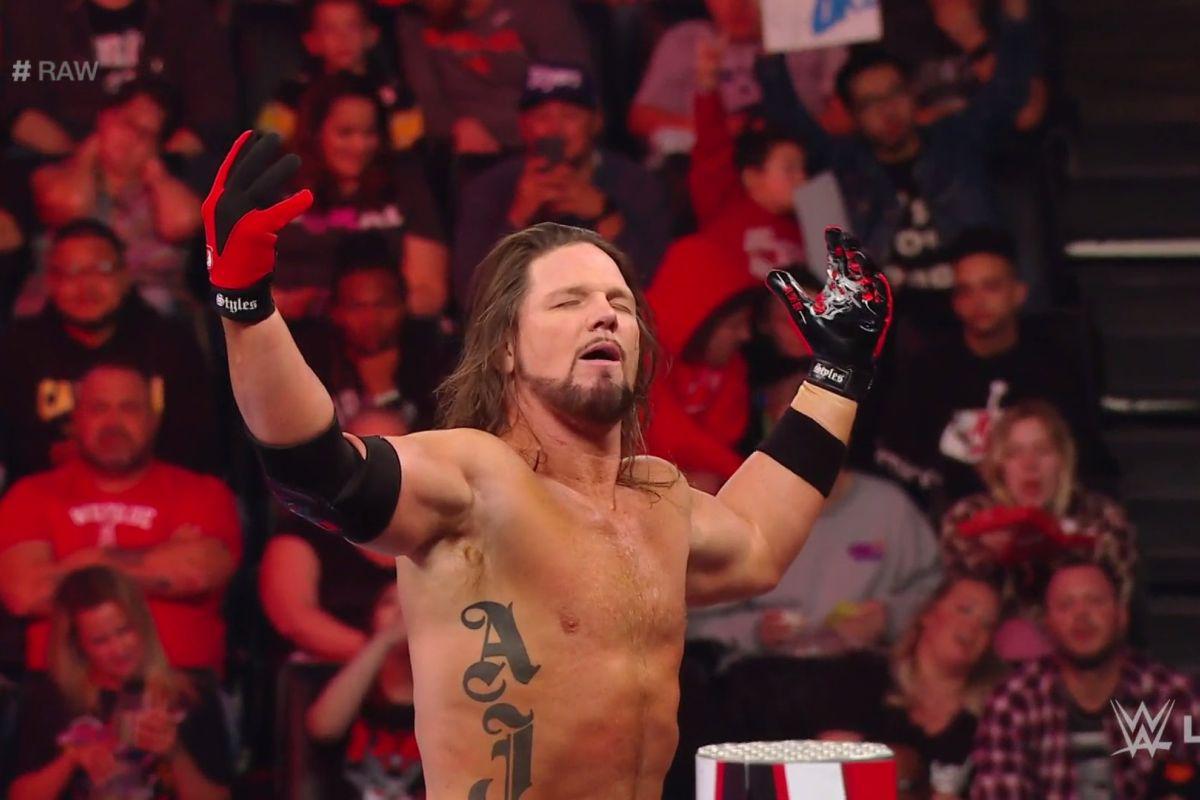 AJ Styles imitando a Randy Orton. (Foto: WWE)