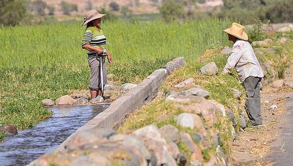 Entregan licencias de uso de agua para agricultores de Atico