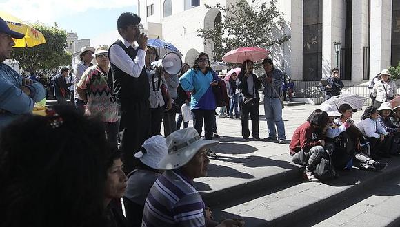 Maestros del Suteba suspenden paro indefinido en Arequipa