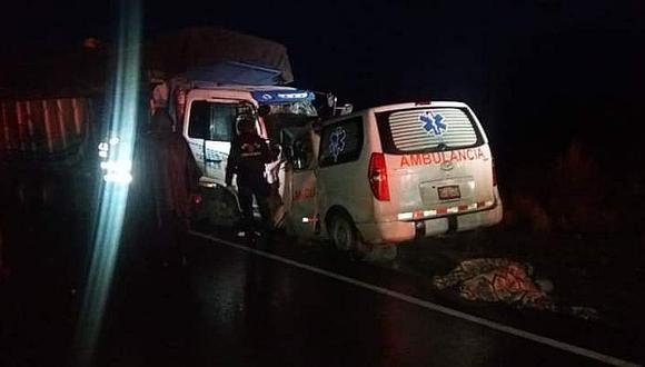 TRAGEDIA: Ambulancia choca con camión y mueren ocupantes
