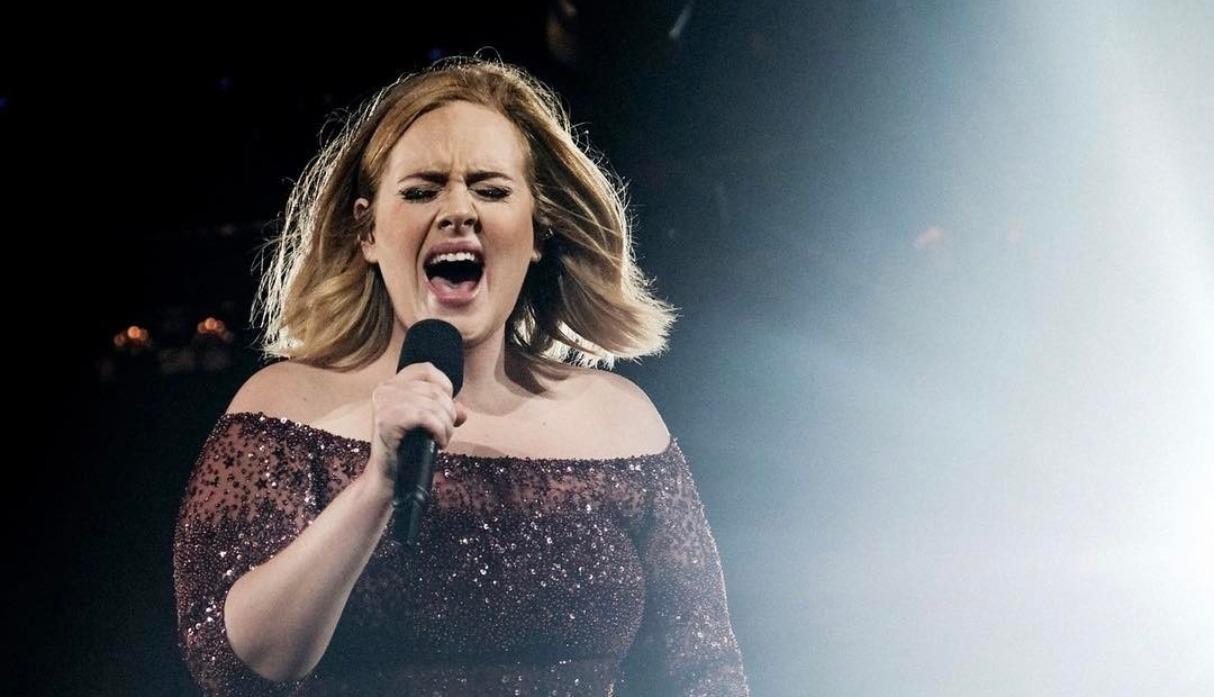 Adele sorprende a fans con aspecto físico en el after party del Oscar 2020. (Foto: AFP)
