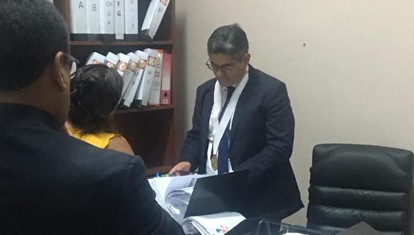 Fiscal Domingo Pérez durante diligencia de allanamiento. Foto: Rolly Reyna