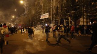 Policía que disparó al aire durante protestas estaba de franco, afirma ministro del Interior