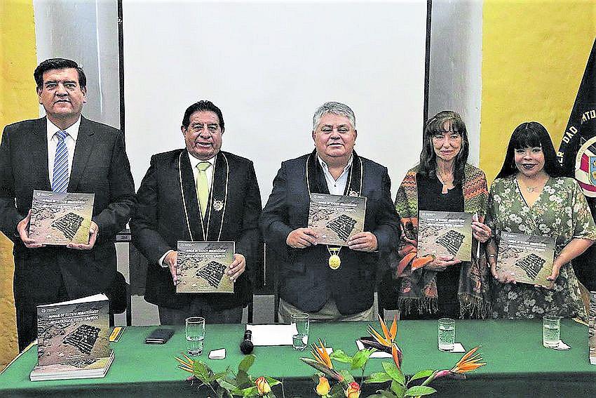 Presentan libro para  el manejo de textiles