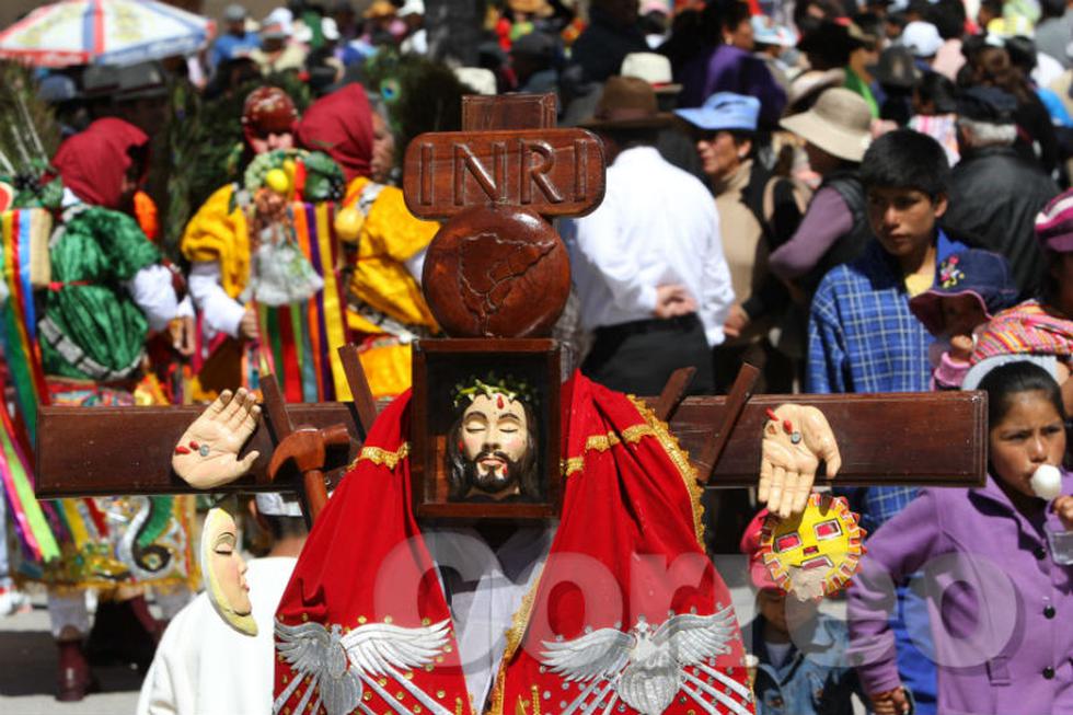 Los Shapis demuestran  devoción por la santísima 'Cruz de Mayo' (FOTOS)