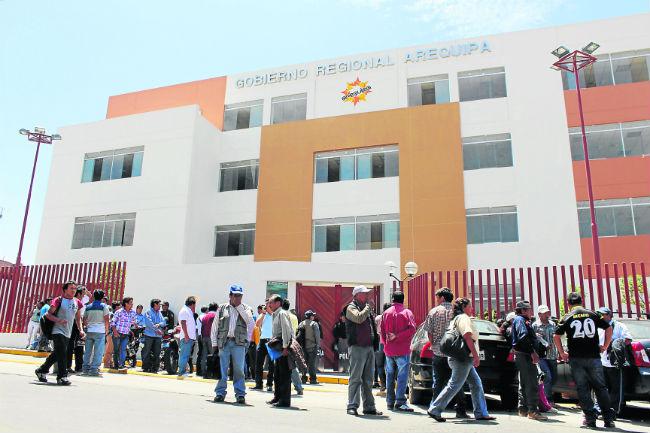 Arequipa: 130 trabajadores fueron retirados del Gobierno Regional