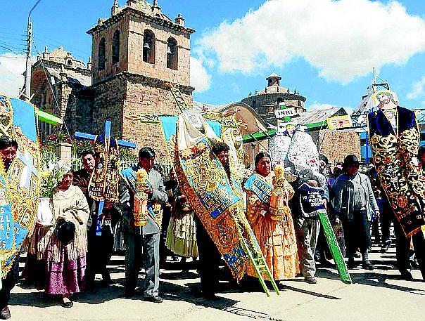 Puno vive hoy la fiesta de  las Alasitas y Cruces