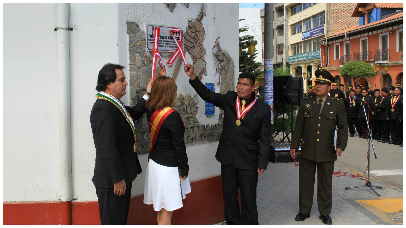 Hermana de Omar Yali se pronuncia en ceremonia 