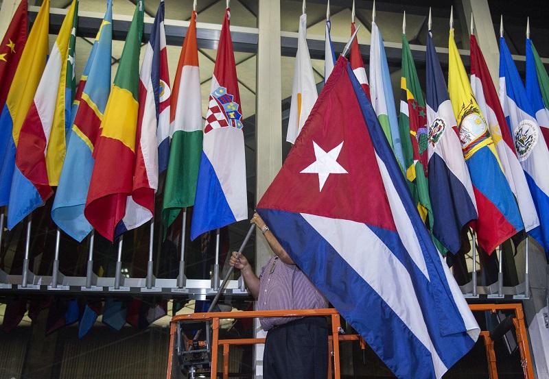 La bandera cubana ya ondea en el departamento de Estado de EE.UU.