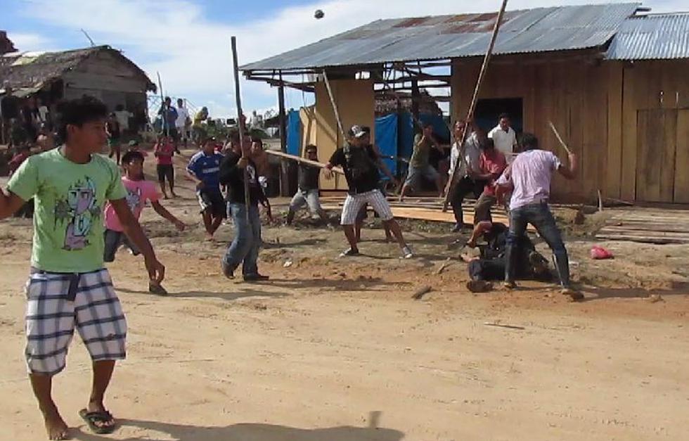 Iquitos: Pobladores "masacran" a policías (VIDEO)