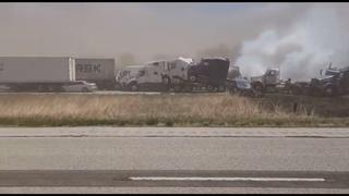 Así fue el masivo choque de al menos 60 vehículos en EE.UU. tras tormenta de arena y que dejó 6 muertos (VIDEO)