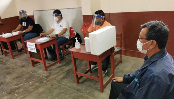 Los votantes deberán usar de manera obligatoria una mascarilla al ir a votar este 11 de abril.  (Foto: Andina)