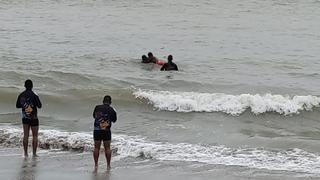 Tumbes: Rescatan a un joven que se ahogaba en playa El Bendito