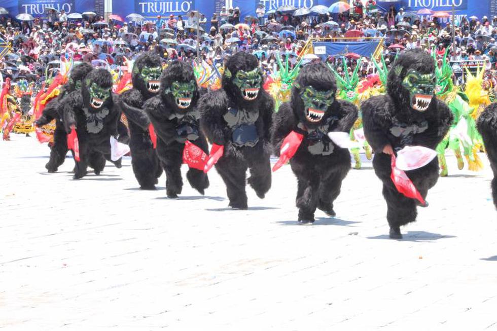 Candelaria: Vistosos trajes en parada folklórica (FOTOS)