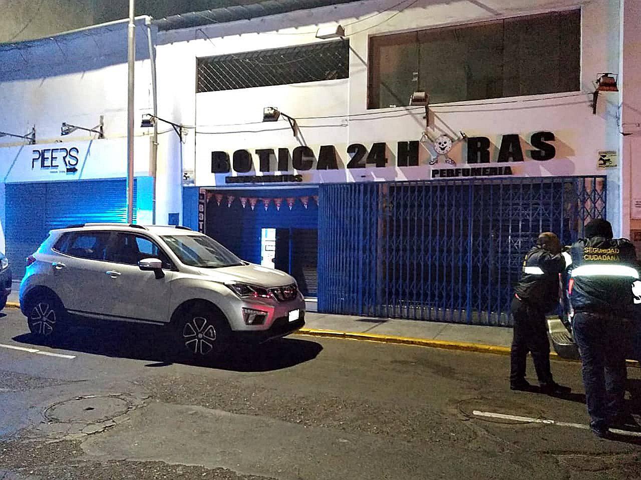 Intentan robar en farmacia del centro histórico haciendo un forado