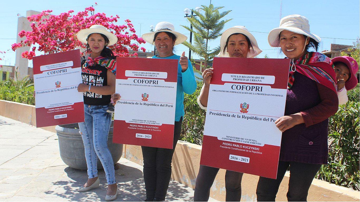 Entrega de títulos de propiedad benefició a 10 millones de personas en todo el Perú