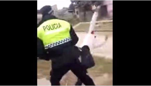 ​Youtube: joven desafía a policía y recibe tremendo puñetazo [VIDEO]