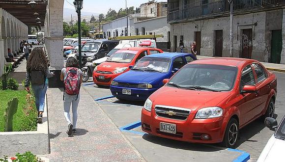 Los pro y contra de la "zona azul que permite el parqueo" en Arequipa