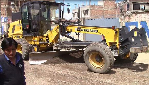 ​Transportistas alquilan tractor para reparar huecos y arreglar vías (VIDEO)