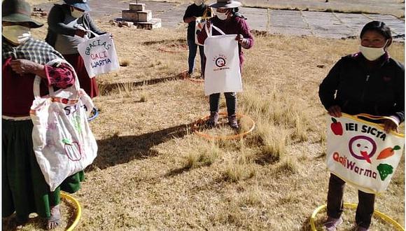 Madres de familia elaboran bolsas ecológicas en Huancané