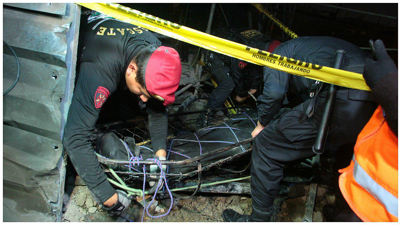 Citan a policía por estar implicado en caída de taxista a excavación