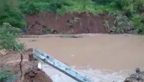 Río está bloqueado tras derrumbe de cerro y amenaza con desbordarse en San Martín (VIDEO)