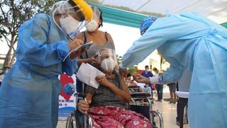 Mujer de 91 años fue la primera en ser inmunizada en jornada de vacunación en Sullana, Piura