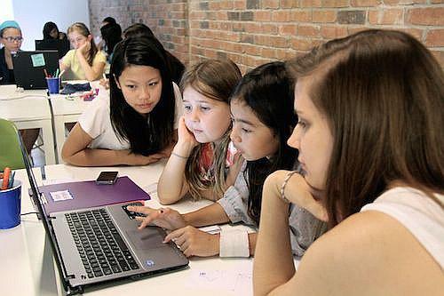 Girls4Tech: capacitan a un millón de niñas en temas de tecnología