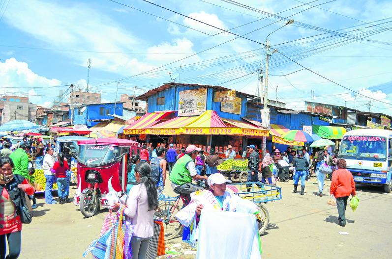 Evalúan problemas de los mercados de abasto de Huancayo