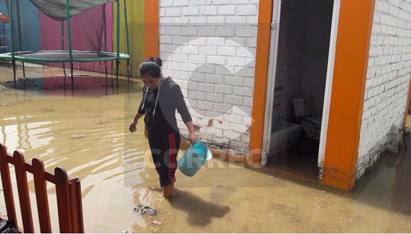 San Juan de Lurigancho: Colegios, negocios y viviendas terminan inundadas tras rotura de tubería