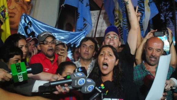 Marchan en Buenos Aires por salud de Chávez