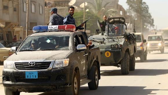 Gobierno rebelde libio llama a las armas ante el avance del Estado Islámico