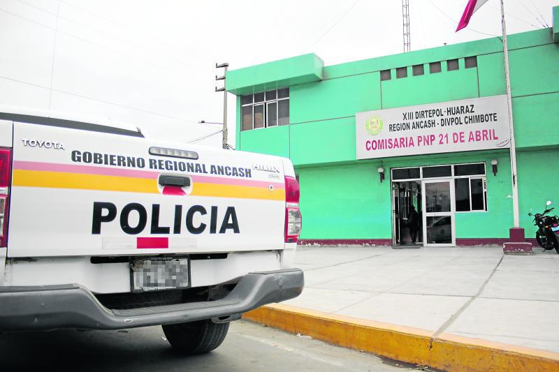 Policías se quedan dormidos y encima piden combustible