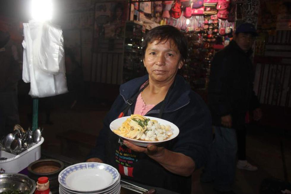 Comida criolla inunda las noches del mercado Modelo (FOTOS)