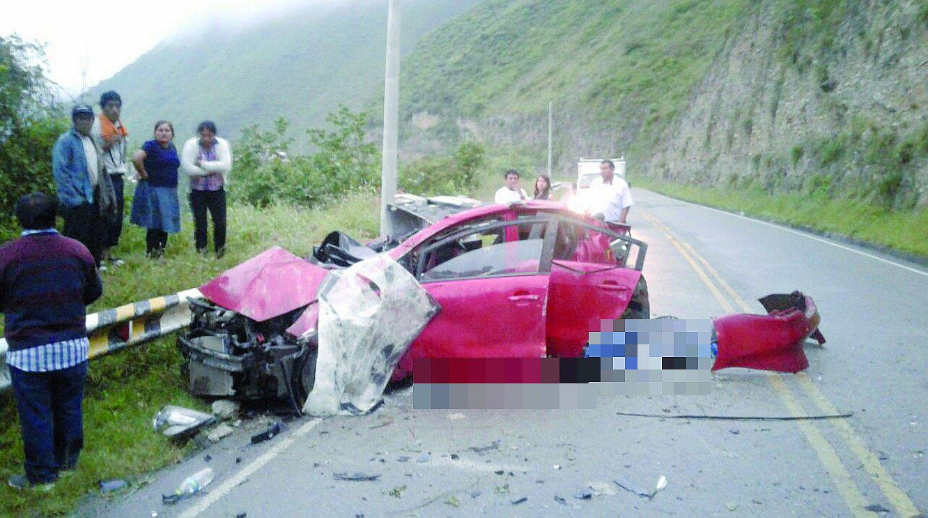 Un auto se despista y cuatro de sus ocupantes fallecen
