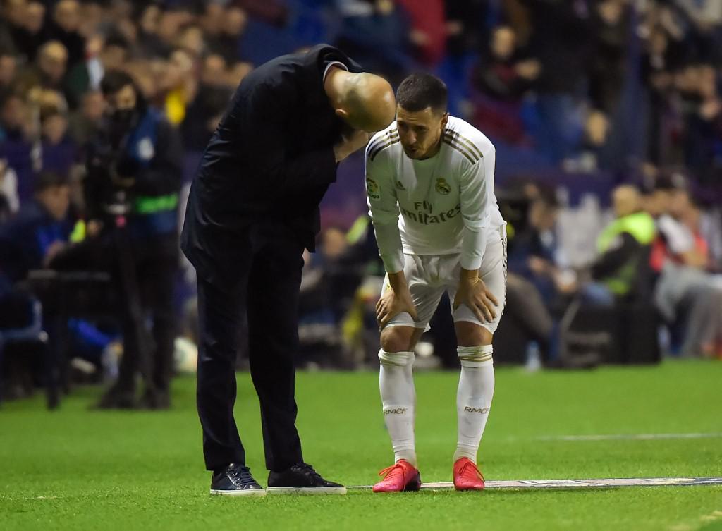 Se estima que Hazard estará alejado de los terrenos de juego entre dos y tres meses. (Foto: AFP)