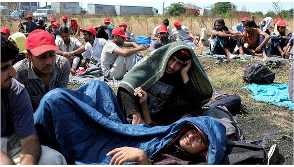 Unos 130 refugiados en la frontera serbo-húngara entran en huelga de hambre