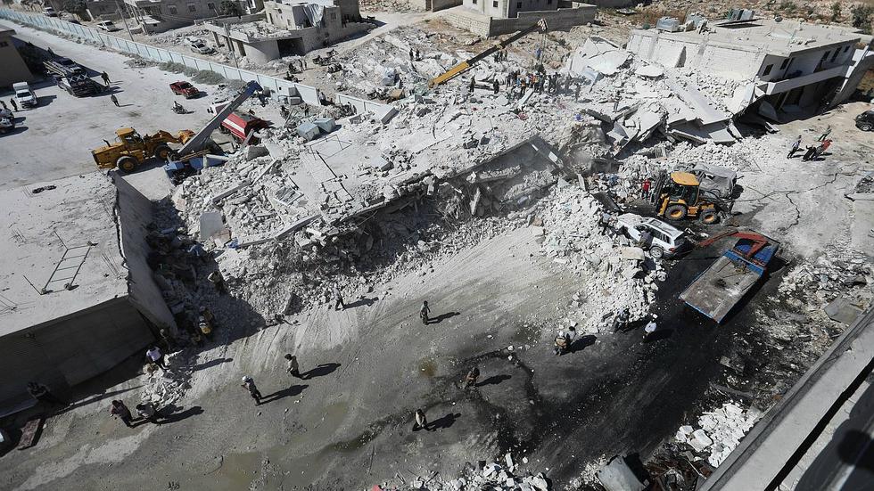 Aumenta a 69 el número de muertos por explosión en un edificio en Siria (GALERÍA)