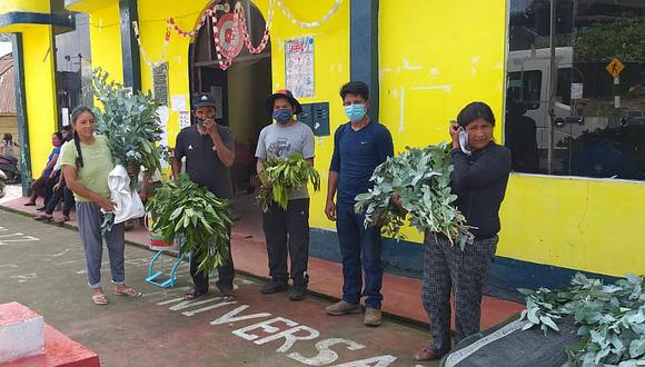 Distribuyen hierbas medicinales en las calles de Puno
