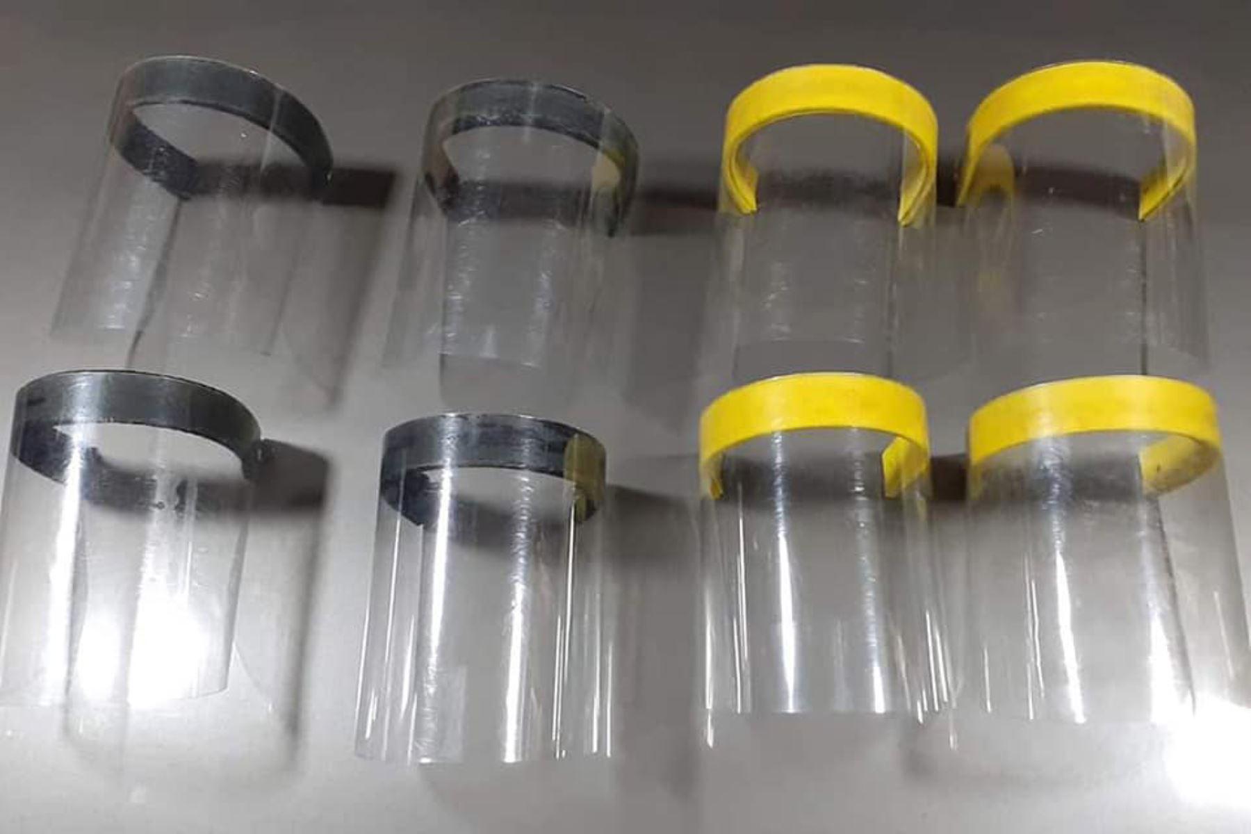 El señor Segundo Zapata está dispuesto a elaborar más máscaras de protección para que sean distribuidas entre el personal de limpieza, comerciantes y otros que se encuentren expuestos a contagiarse con el coronavirus.