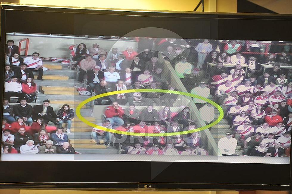 César Hinostroza recibió entradas para 12 partidos de Perú a cambio de favores judiciales, según fiscal