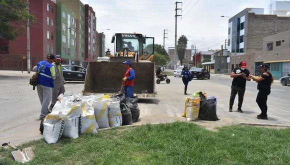 Personal del Servicio de gestión Ambiental de Trujillo (Segat) y  la comuna de Trujillo trabajaron hasta en tres turnos para limpiar la ciudad.