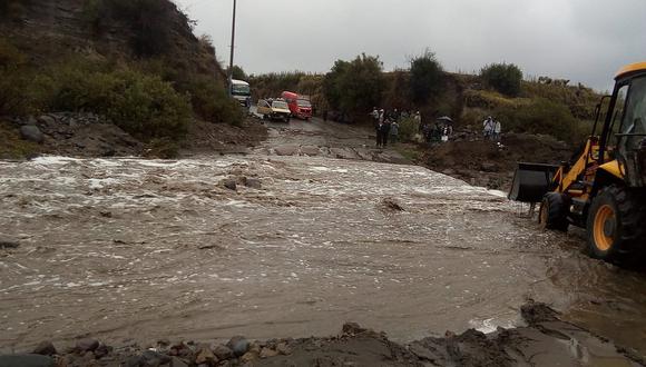 Ingreso de agua bloquea la quebrada y principal acceso a Chiguata