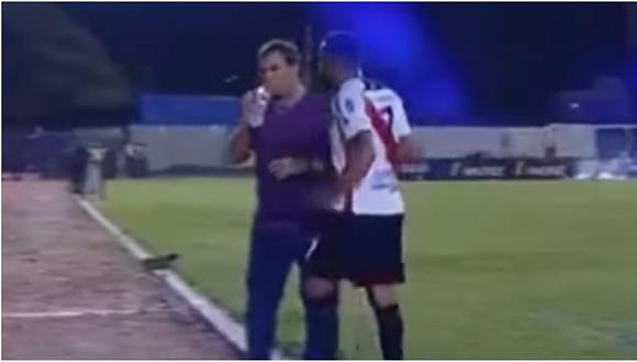 ​En Bolivia jugador insultó y agredió a su entrenador por sustituirlo (VIDEO)